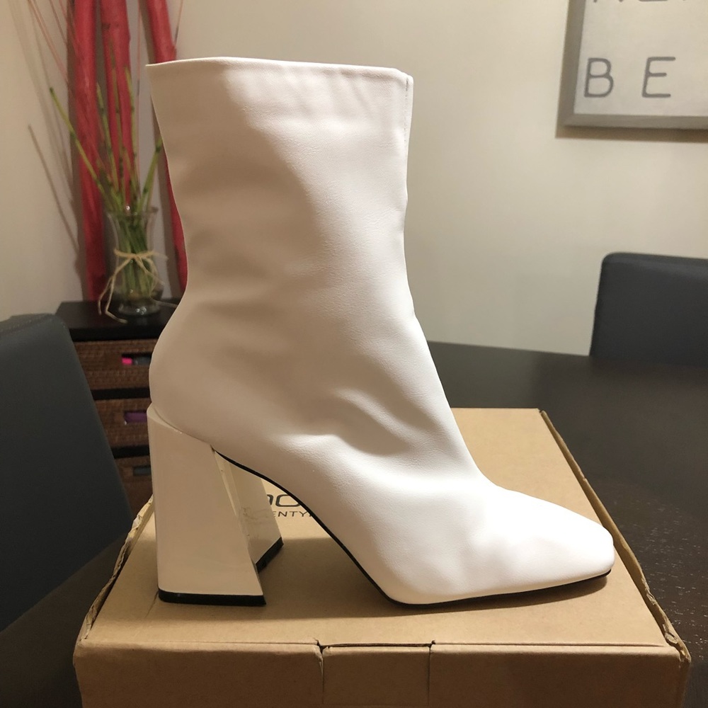 White Boohoo booties size 7. New and never worn!!!